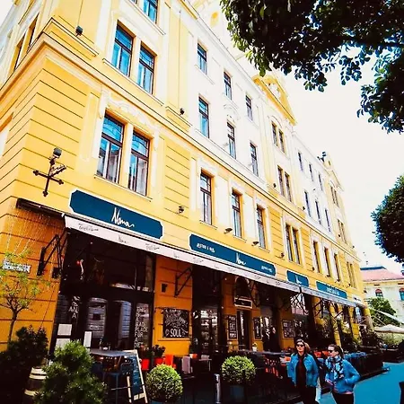 Rose's / Rozsa Apartman / Centre / Belvaros - Apartment Pecs