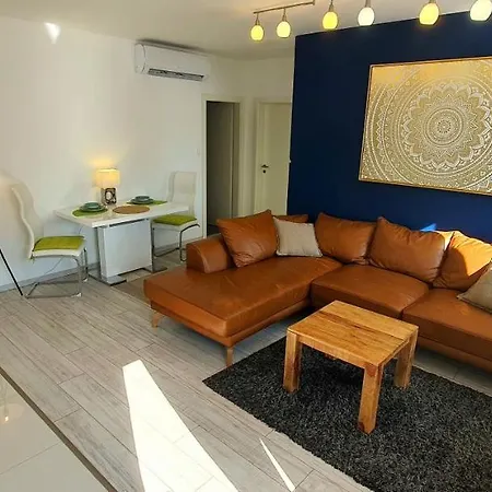Rose's / Rozsa Apartman / Centre / Belvaros - Apartment Pecs